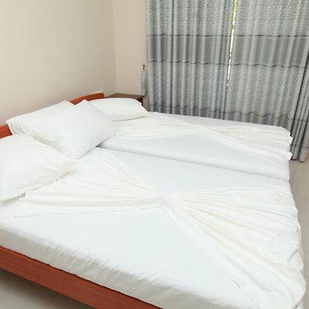 Lavonka Tourist Rest Hotel อนุราธปุระ ภายนอก รูปภาพ