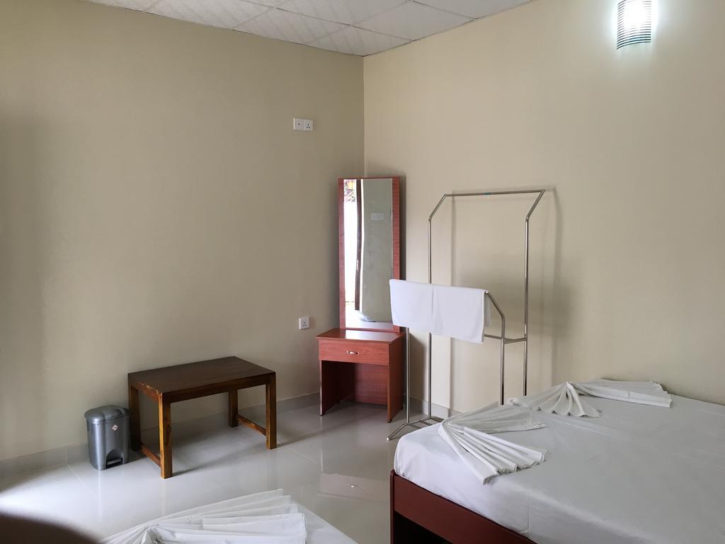 Lavonka Tourist Rest Hotel อนุราธปุระ ภายนอก รูปภาพ