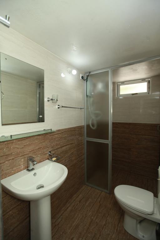 Lavonka Tourist Rest Hotel อนุราธปุระ ภายนอก รูปภาพ
