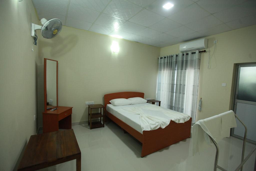Lavonka Tourist Rest Hotel อนุราธปุระ ภายนอก รูปภาพ