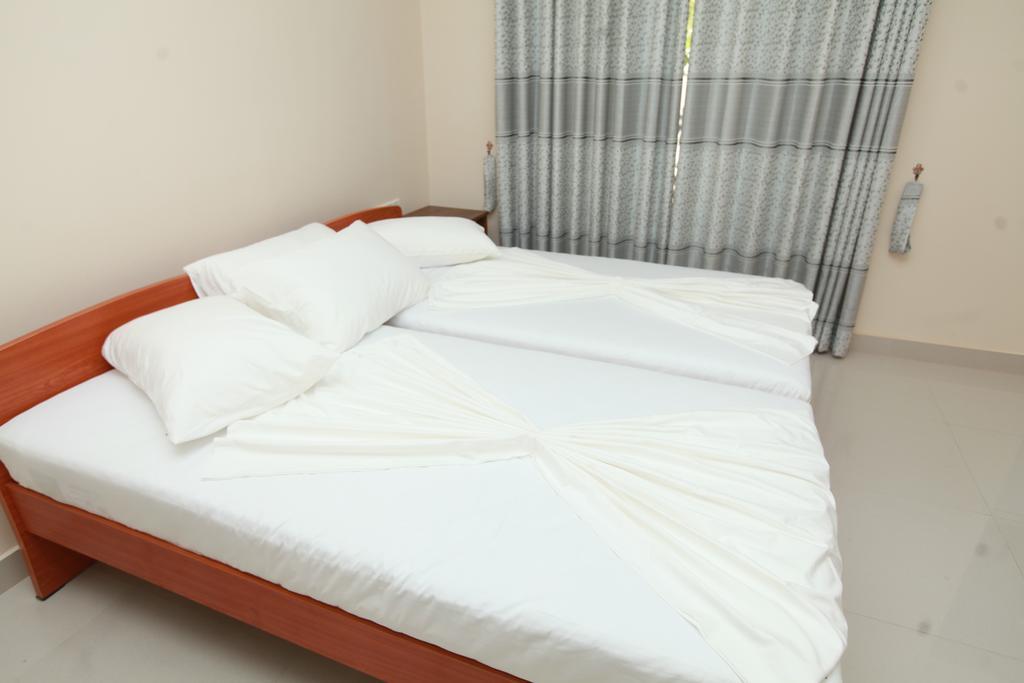 Lavonka Tourist Rest Hotel อนุราธปุระ ภายนอก รูปภาพ