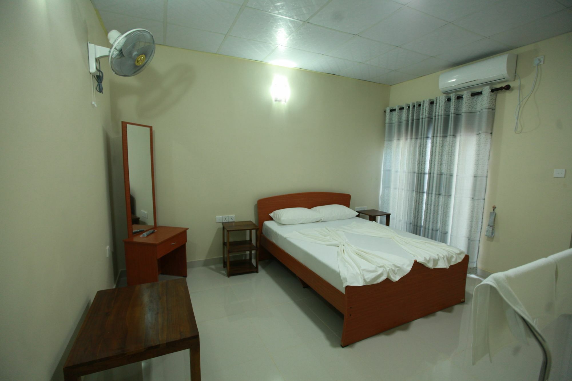 Lavonka Tourist Rest Hotel อนุราธปุระ ภายนอก รูปภาพ